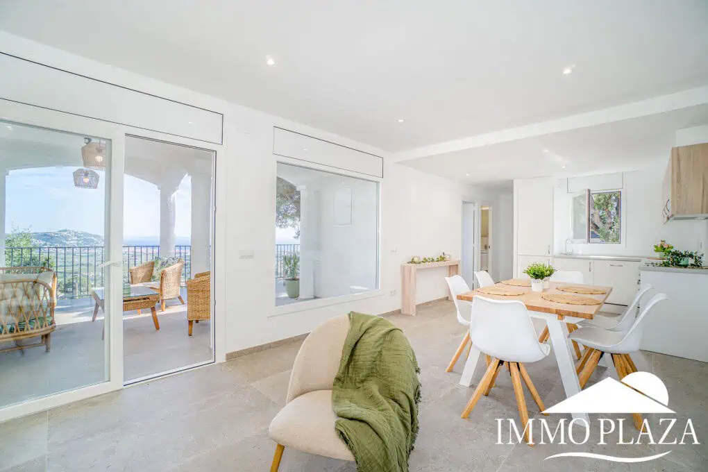 Charmant moderne villa met zeezicht; 3 slaapkamers, 2 badkamers, 2 parkings, ruime opbergplaats (zwembad mogelijk)