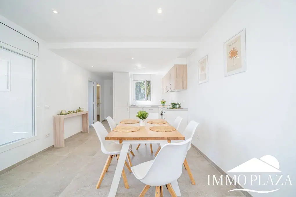 Charmant moderne villa met zeezicht; 3 slaapkamers, 2 badkamers, 2 parkings, ruime opbergplaats (zwembad mogelijk)