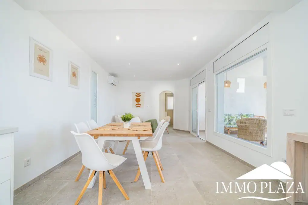 Charmant moderne villa met zeezicht; 3 slaapkamers, 2 badkamers, 2 parkings, ruime opbergplaats (zwembad mogelijk)