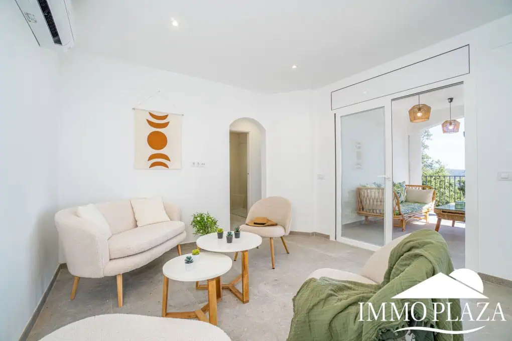 Charmant moderne villa met zeezicht; 3 slaapkamers, 2 badkamers, 2 parkings, ruime opbergplaats (zwembad mogelijk)