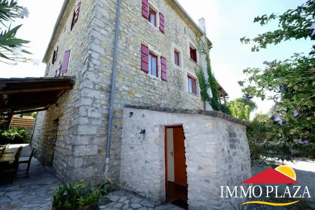 Beautiful original stone house, in activity B&B – Ardêche – France (Freehold)