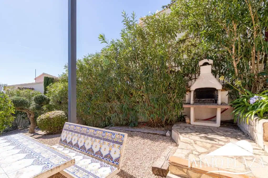 Beautiful modern villa with sea view, 3 bedrooms, 2 bathrooms, garage, swimming pool, garden + Rental Licence !