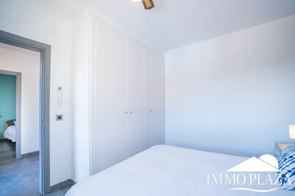Beautiful modern villa with sea view, 3 bedrooms, 2 bathrooms, garage, swimming pool, garden + Rental Licence !