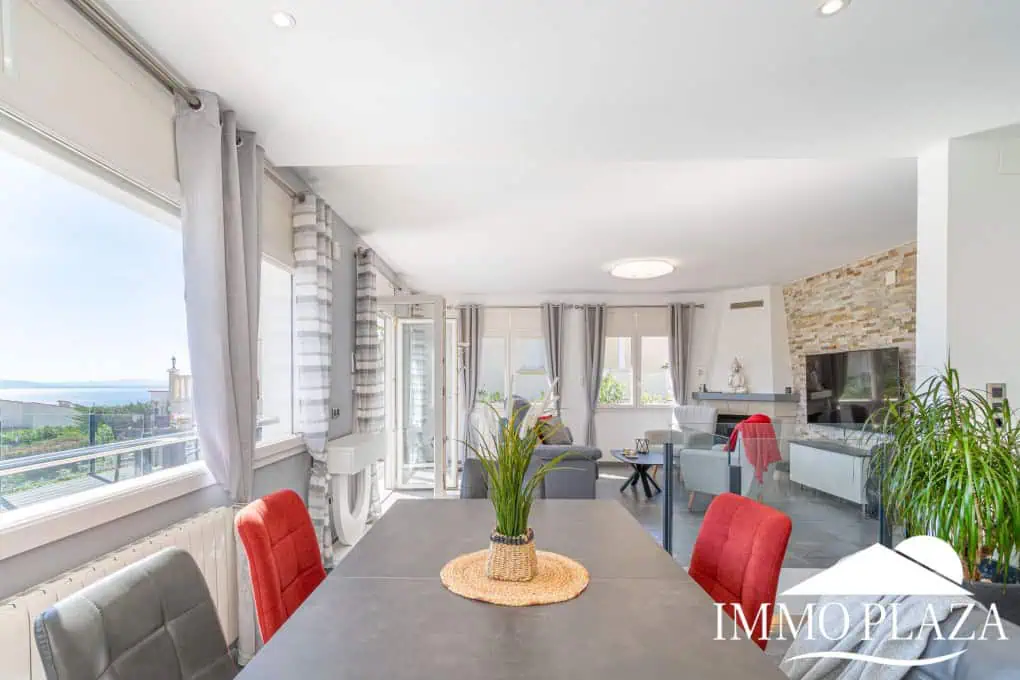Beautiful modern villa with sea view, 3 bedrooms, 2 bathrooms, garage, swimming pool, garden + Rental Licence !