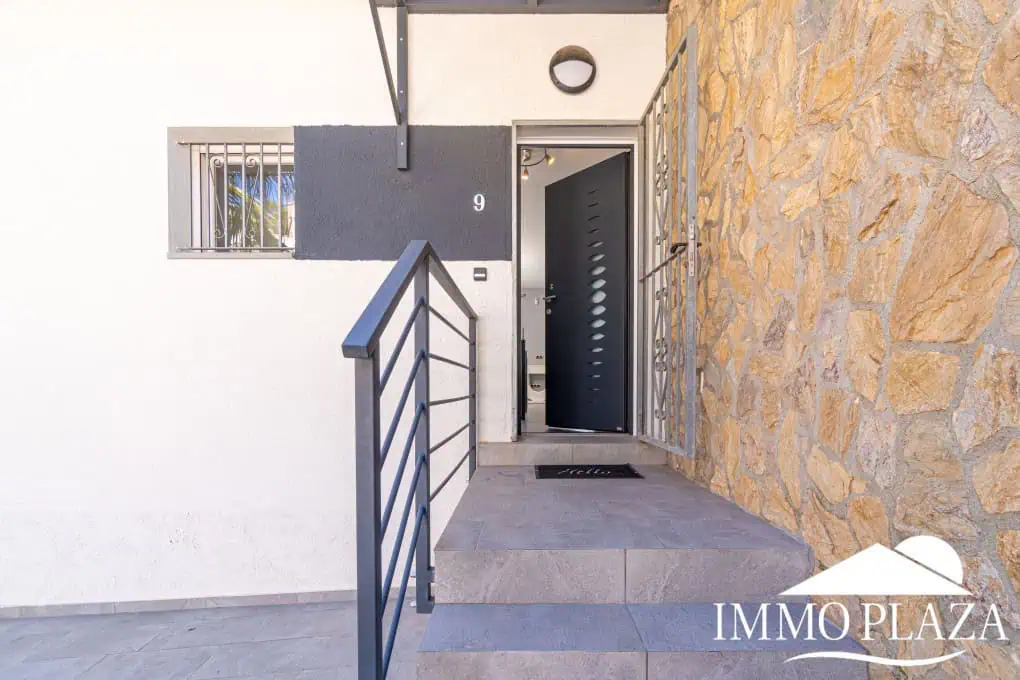 Beautiful modern villa with sea view, 3 bedrooms, 2 bathrooms, garage, swimming pool, garden + Rental Licence !