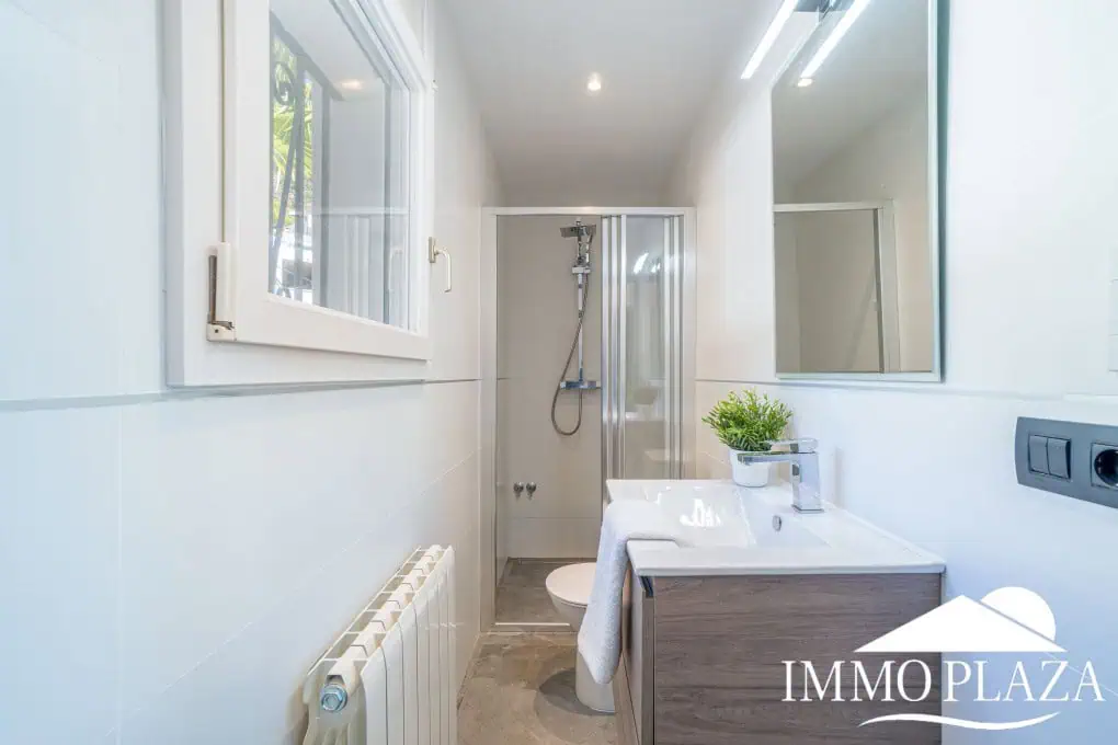 Beautiful modern villa with sea view, 3 bedrooms, 2 bathrooms, garage, swimming pool, garden + Rental Licence !