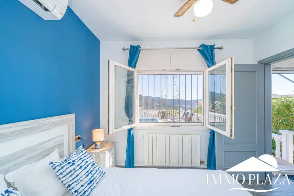 Beautiful modern villa with sea view, 3 bedrooms, 2 bathrooms, garage, swimming pool, garden + Rental Licence !