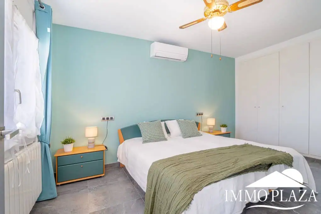 Beautiful modern villa with sea view, 3 bedrooms, 2 bathrooms, garage, swimming pool, garden + Rental Licence !
