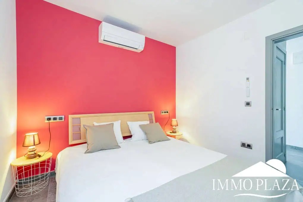 Beautiful modern villa with sea view, 3 bedrooms, 2 bathrooms, garage, swimming pool, garden + Rental Licence !