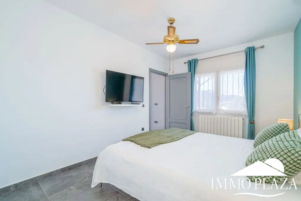 Beautiful modern villa with sea view, 3 bedrooms, 2 bathrooms, garage, swimming pool, garden + Rental Licence !