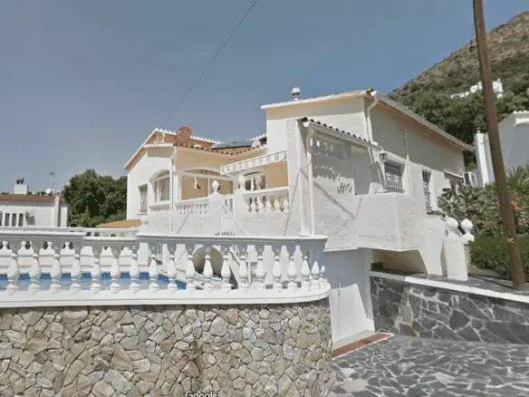 Beautiful sea view villa + 1 independent apartment + 1 building plot (502m2), garage and private parking – Roses