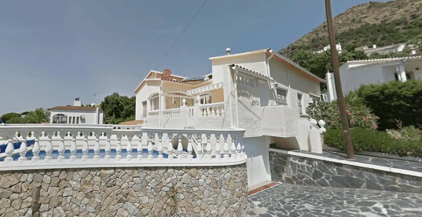 09022024115213_595 Preciosa villa con vistas al mar + 1 apartamento independiente + 1 solar edificable (502m2), garaje y parking privado – Roses