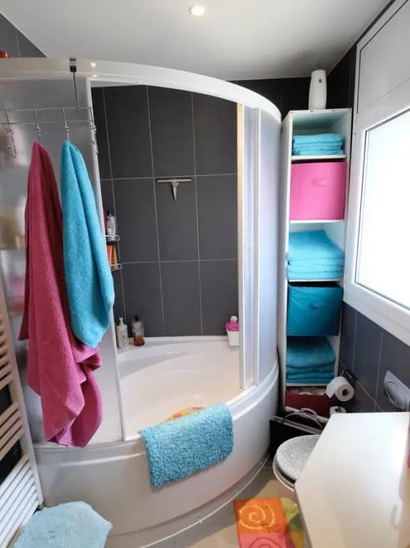 Vila residencial típica espanyola, 4 dormitoris, piscina, garatge, a poca distància del mar i del centre d´Empuriabrava