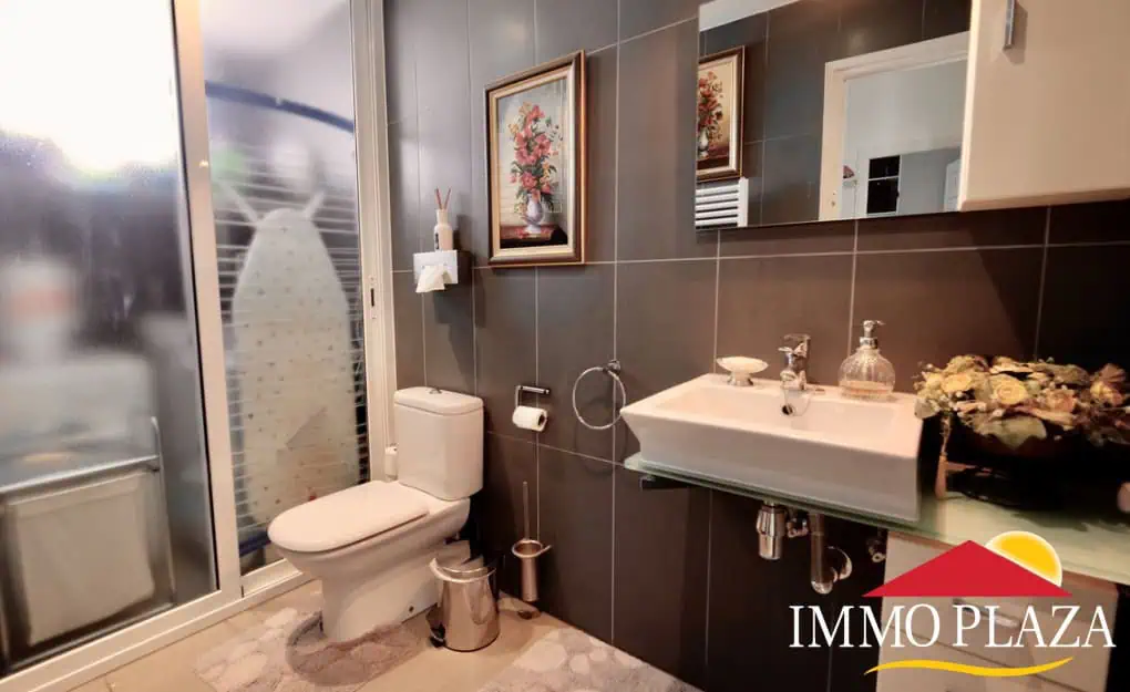 Vila residencial típica espanyola, 4 dormitoris, piscina, garatge, a poca distància del mar i del centre d´Empuriabrava
