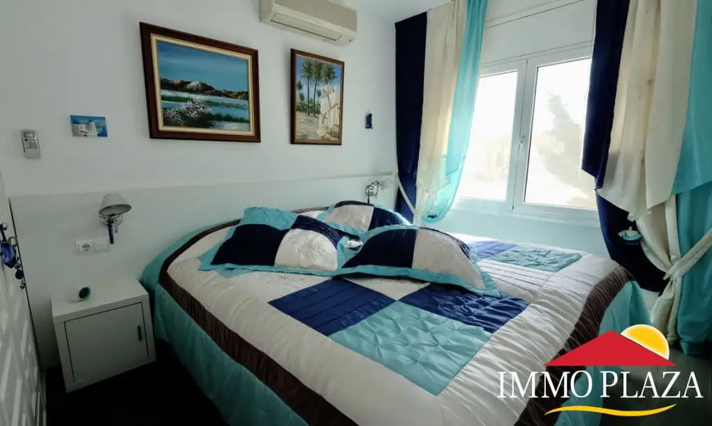 Vila residencial típica espanyola, 4 dormitoris, piscina, garatge, a poca distància del mar i del centre d´Empuriabrava
