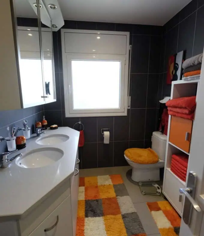Vila residencial típica espanyola, 4 dormitoris, piscina, garatge, a poca distància del mar i del centre d´Empuriabrava