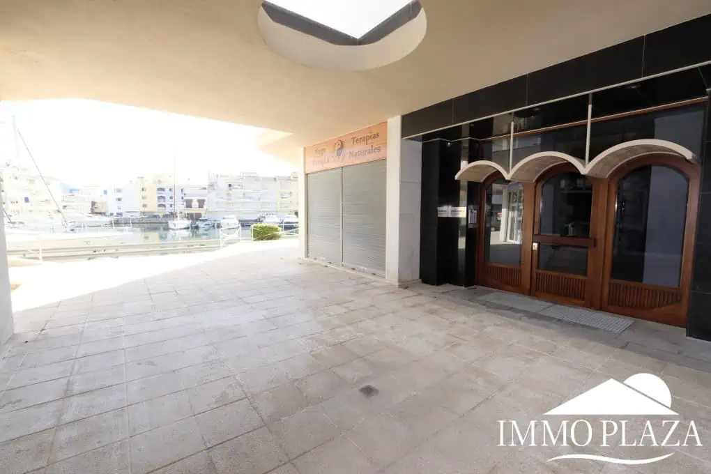 Bright corner apartment with sea and harbor views ! 1 bedroom, 1 bathroom with toilet, terrace