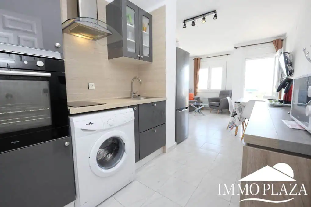 Bright corner apartment with sea and harbor views ! 1 bedroom, 1 bathroom with toilet, terrace