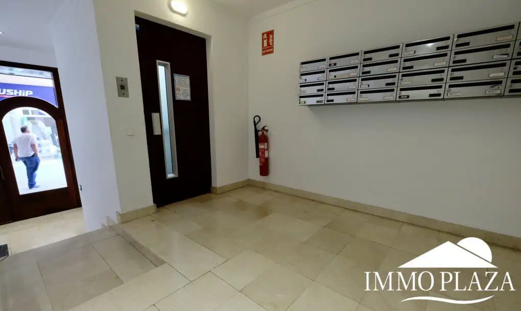 Bright corner apartment with sea and harbor views ! 1 bedroom, 1 bathroom with toilet, terrace