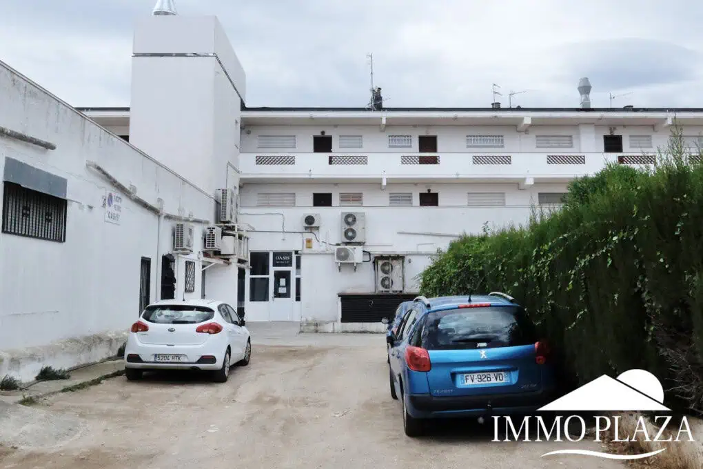 Bright apartment completely renovated “2020” located 2 minutes walk from the beach, south facing – 1 bedroom, 1 bathroom, 1 large terrace