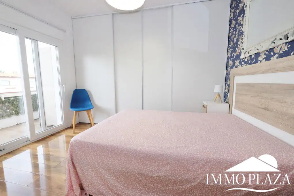 Bright apartment completely renovated “2020” located 2 minutes walk from the beach, south facing – 1 bedroom, 1 bathroom, 1 large terrace
