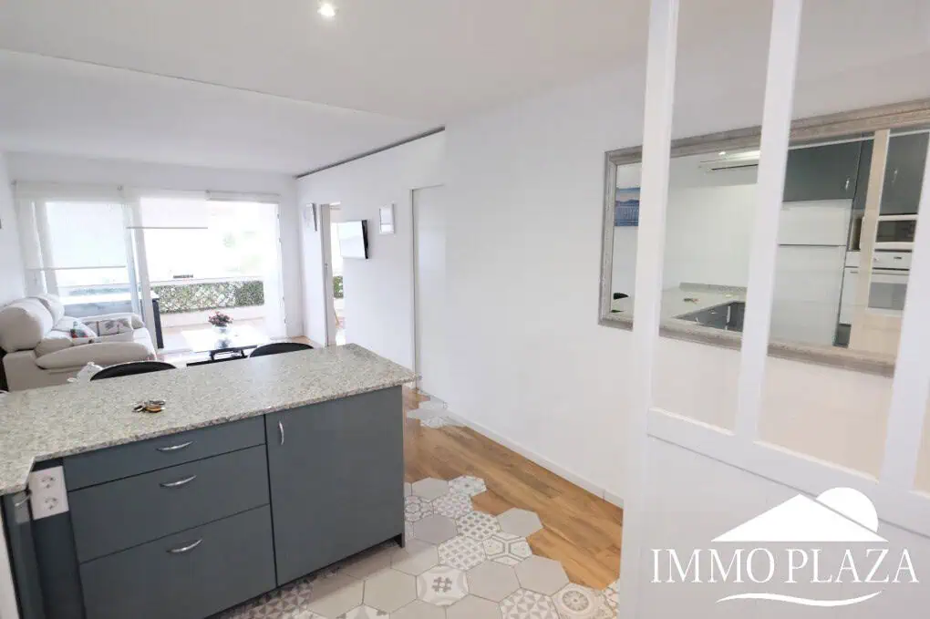 Bright apartment completely renovated “2020” located 2 minutes walk from the beach, south facing – 1 bedroom, 1 bathroom, 1 large terrace