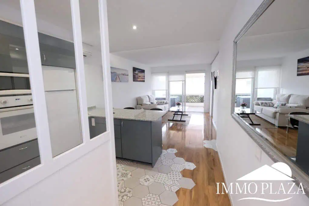 Bright apartment completely renovated “2020” located 2 minutes walk from the beach, south facing – 1 bedroom, 1 bathroom, 1 large terrace
