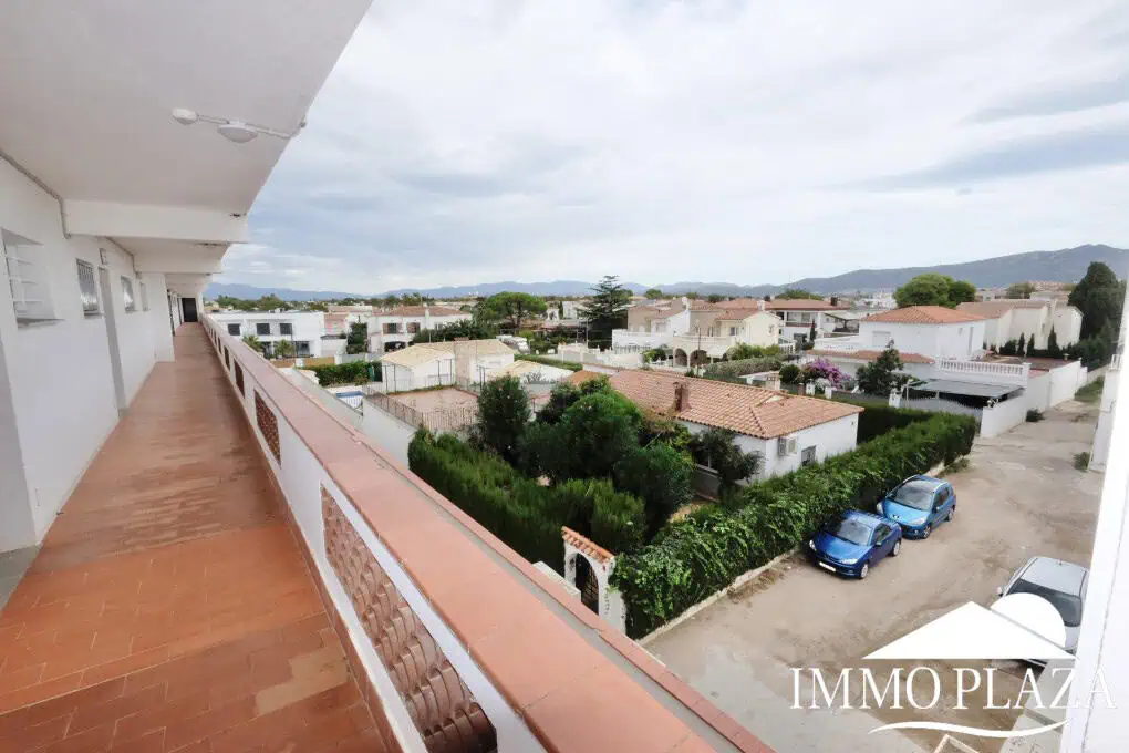 Bright apartment completely renovated “2020” located 2 minutes walk from the beach, south facing – 1 bedroom, 1 bathroom, 1 large terrace