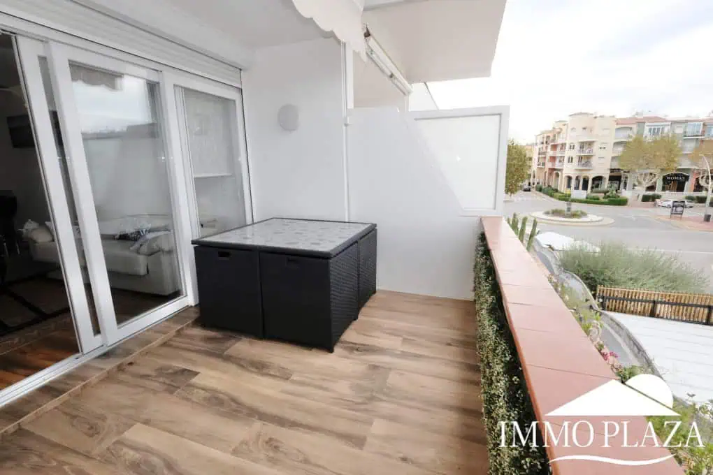 Bright apartment completely renovated “2020” located 2 minutes walk from the beach, south facing – 1 bedroom, 1 bathroom, 1 large terrace