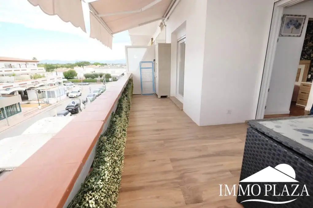 Bright apartment completely renovated “2020” located 2 minutes walk from the beach, south facing – 1 bedroom, 1 bathroom, 1 large terrace
