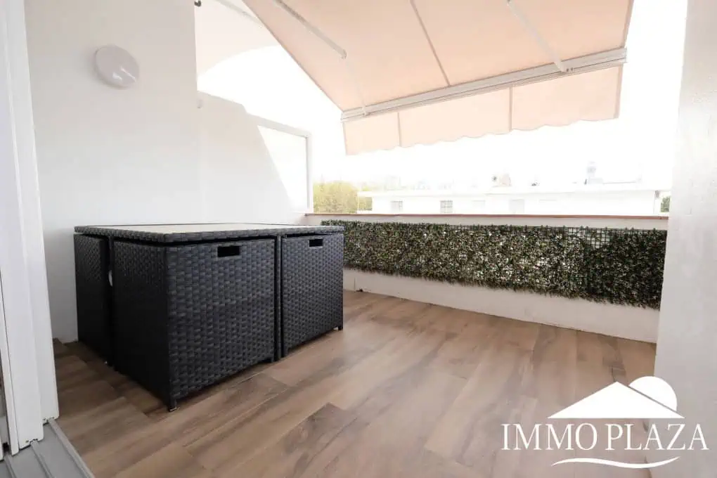 Bright apartment completely renovated “2020” located 2 minutes walk from the beach, south facing – 1 bedroom, 1 bathroom, 1 large terrace