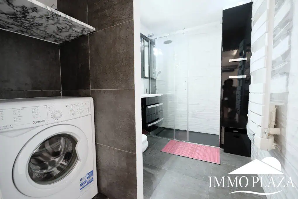 Bright apartment completely renovated “2020” located 2 minutes walk from the beach, south facing – 1 bedroom, 1 bathroom, 1 large terrace
