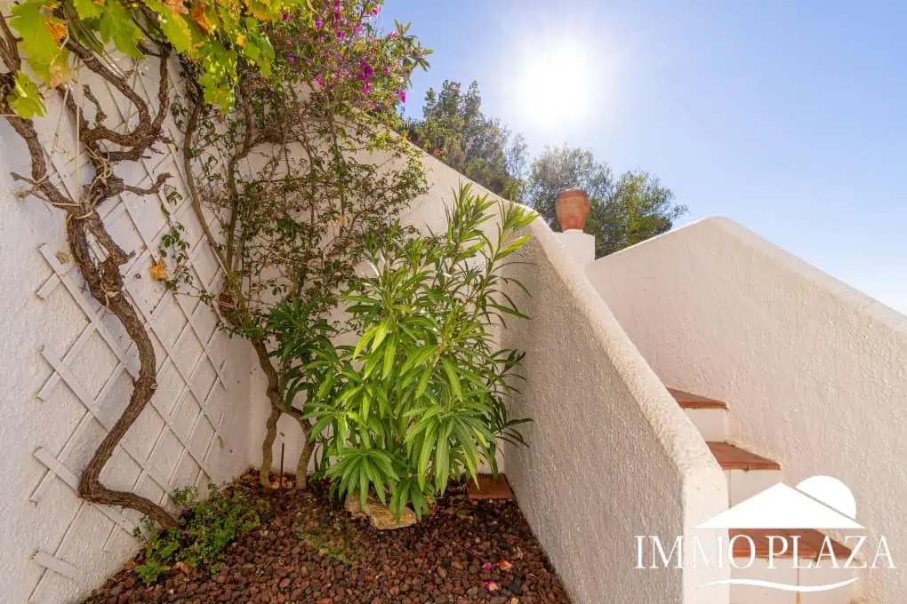 Modern corner apartment (85m2), sea and mountain view, 20m2 terrace, 2 bedrooms, 1 bathroom, private garage!