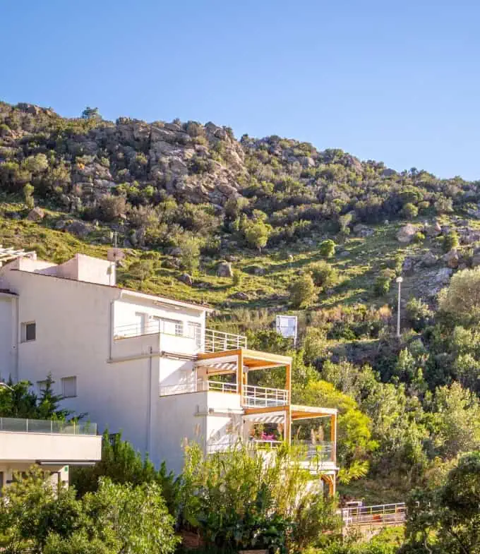 Modern corner apartment (85m2), sea and mountain view, 20m2 terrace, 2 bedrooms, 1 bathroom, private garage!