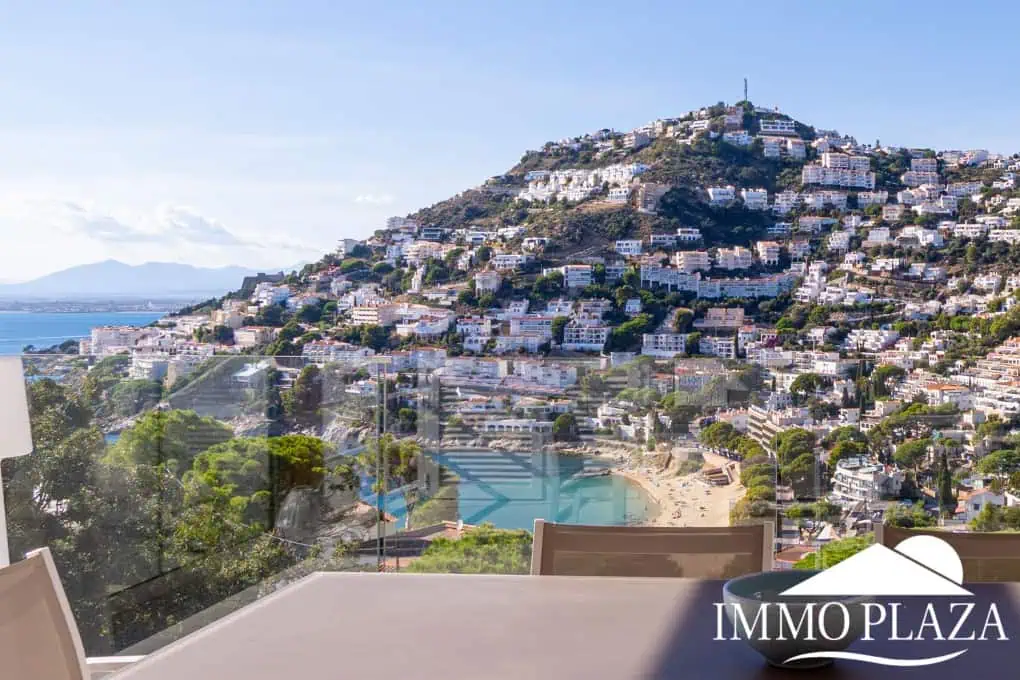 Modern corner apartment (85m2), sea and mountain view, 20m2 terrace, 2 bedrooms, 1 bathroom, private garage!