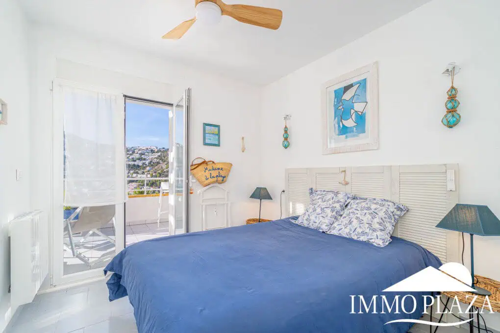 Modern corner apartment (85m2), sea and mountain view, 20m2 terrace, 2 bedrooms, 1 bathroom, private garage!