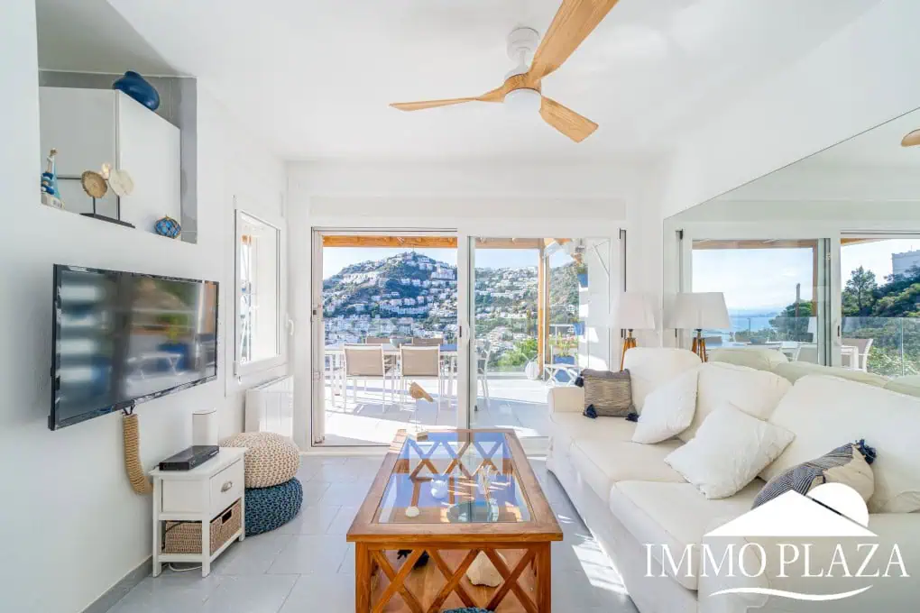 Modern corner apartment (85m2), sea and mountain view, 20m2 terrace, 2 bedrooms, 1 bathroom, private garage!
