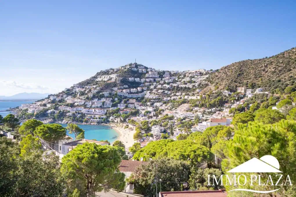 Modern corner apartment (85m2), sea and mountain view, 20m2 terrace, 2 bedrooms, 1 bathroom, private garage!