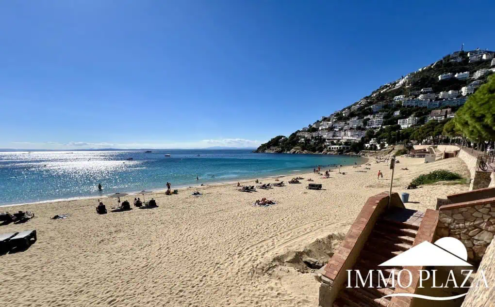 Modern corner apartment (85m2), sea and mountain view, 20m2 terrace, 2 bedrooms, 1 bathroom, private garage!