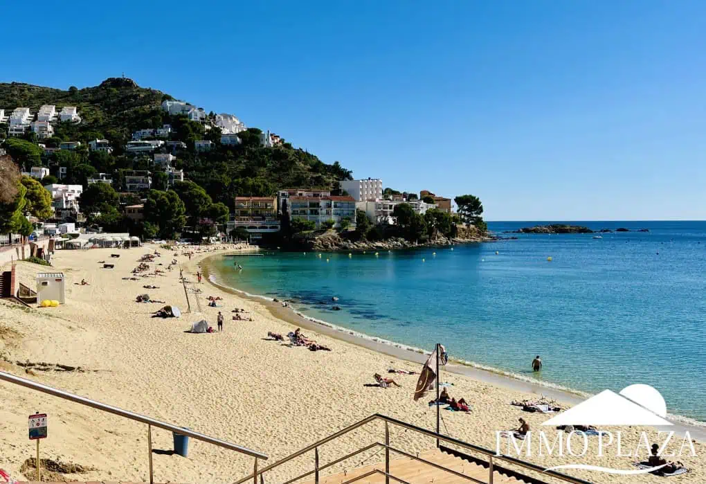 Modern corner apartment (85m2), sea and mountain view, 20m2 terrace, 2 bedrooms, 1 bathroom, private garage!