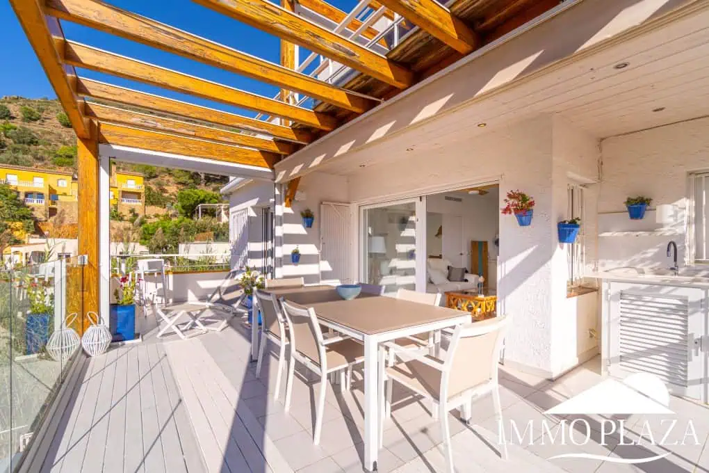Modern corner apartment (85m2), sea and mountain view, 20m2 terrace, 2 bedrooms, 1 bathroom, private garage!