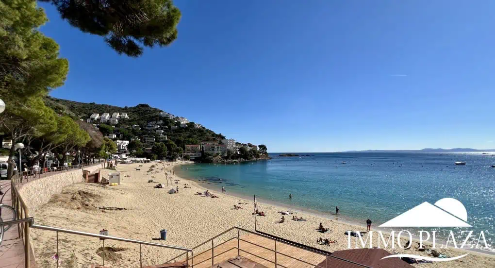 Modern corner apartment (85m2), sea and mountain view, 20m2 terrace, 2 bedrooms, 1 bathroom, private garage!
