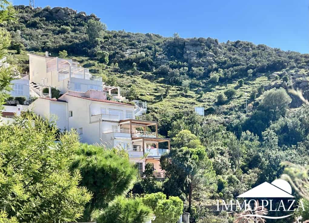 Modern corner apartment (85m2), sea and mountain view, 20m2 terrace, 2 bedrooms, 1 bathroom, private garage!