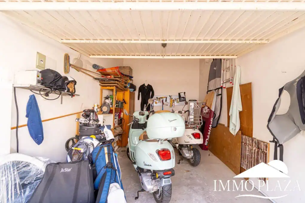Modern corner apartment (85m2), sea and mountain view, 20m2 terrace, 2 bedrooms, 1 bathroom, private garage!