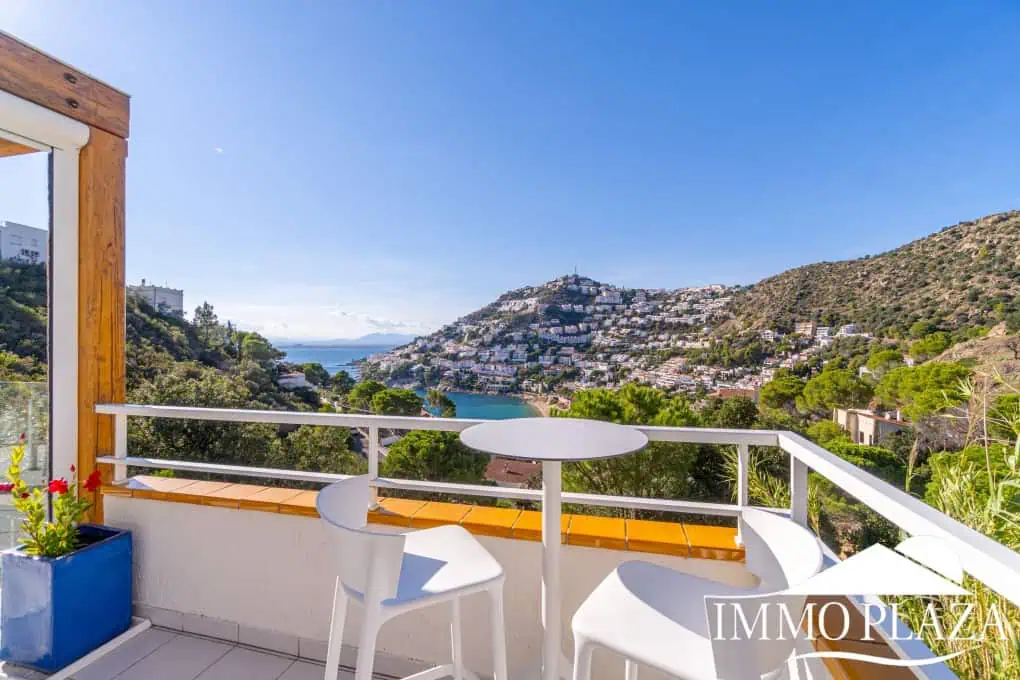 Modern corner apartment (85m2), sea and mountain view, 20m2 terrace, 2 bedrooms, 1 bathroom, private garage!