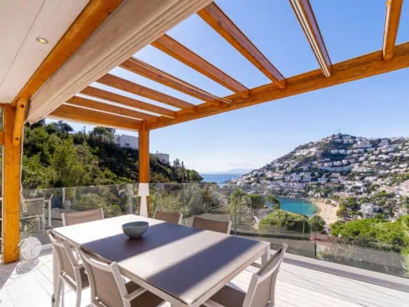 Modern corner apartment (85m2), sea and mountain view, 20m2 terrace, 2 bedrooms, 1 bathroom, private garage!