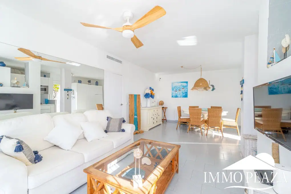 Modern corner apartment (85m2), sea and mountain view, 20m2 terrace, 2 bedrooms, 1 bathroom, private garage!