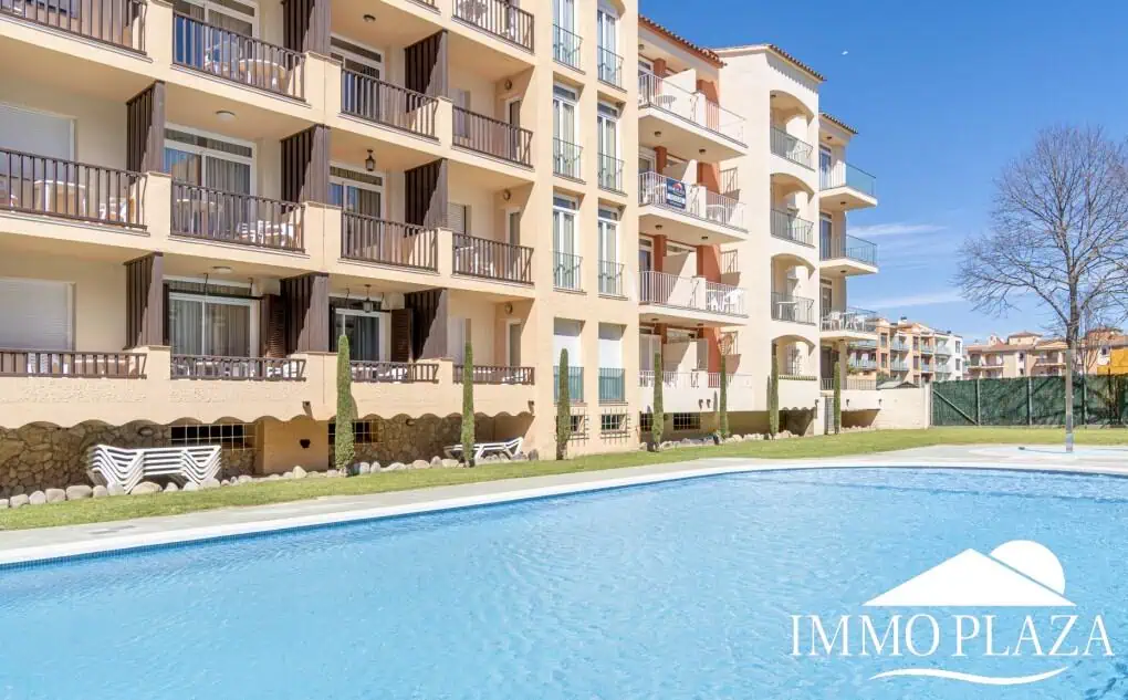 Magnífic piso, totalment reformat, 2a línia de mar, 2 habitacions, 1 bany, vistes a la piscina