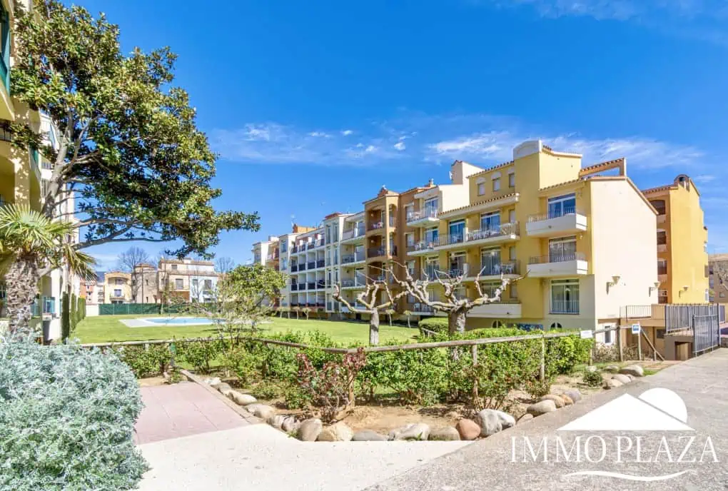 Magnífic piso, totalment reformat, 2a línia de mar, 2 habitacions, 1 bany, vistes a la piscina