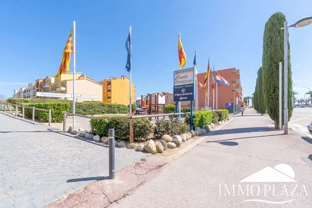Magnífic piso, totalment reformat, 2a línia de mar, 2 habitacions, 1 bany, vistes a la piscina